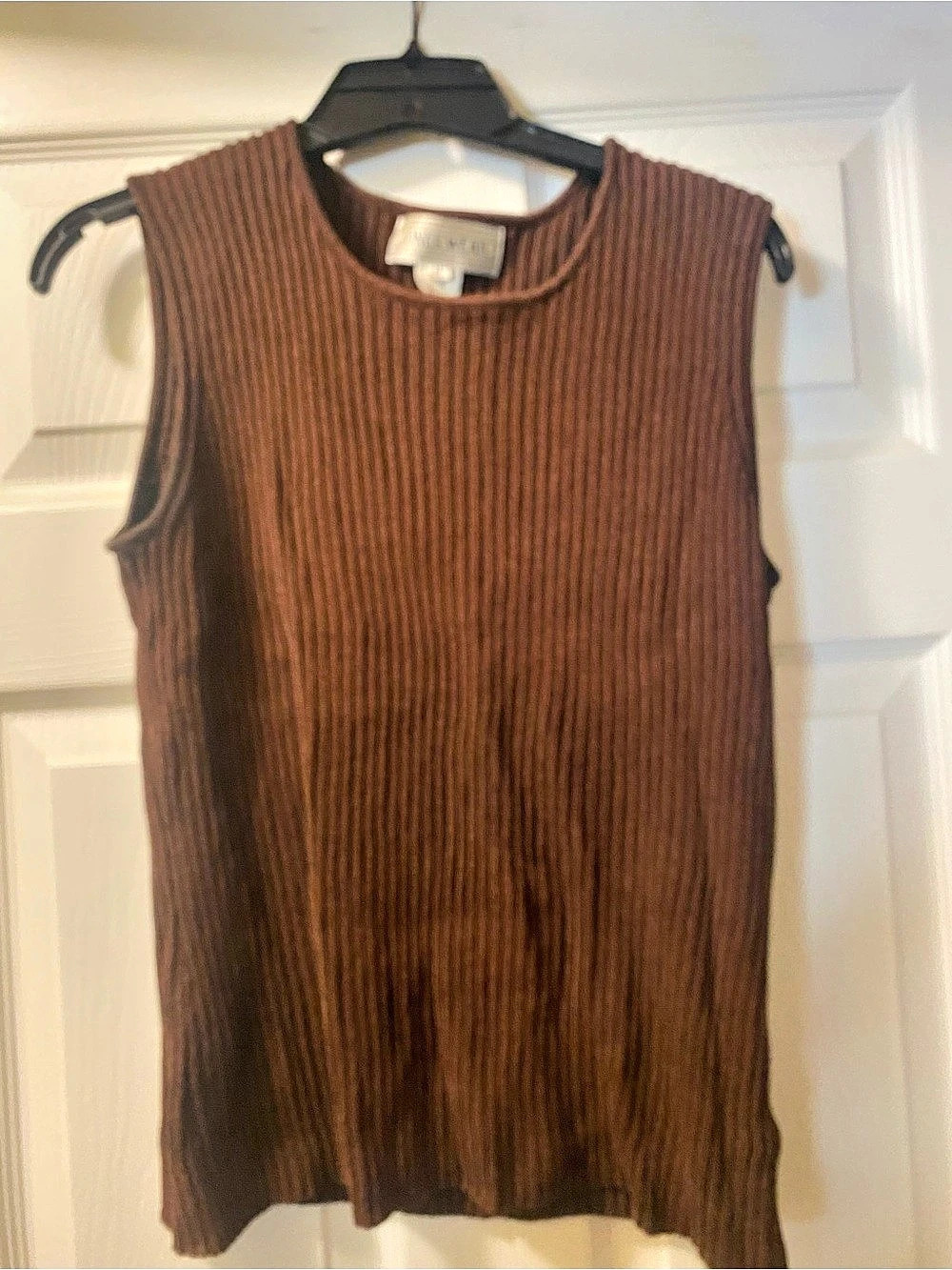 Jones Wear Ribbed Sleeveless Sweater in Brown, Size Medium